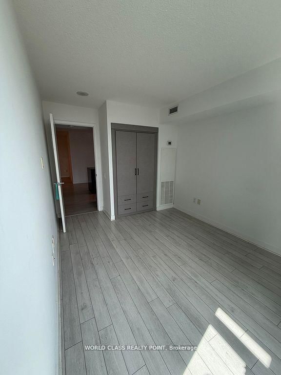33 Singer Court, Unit 611