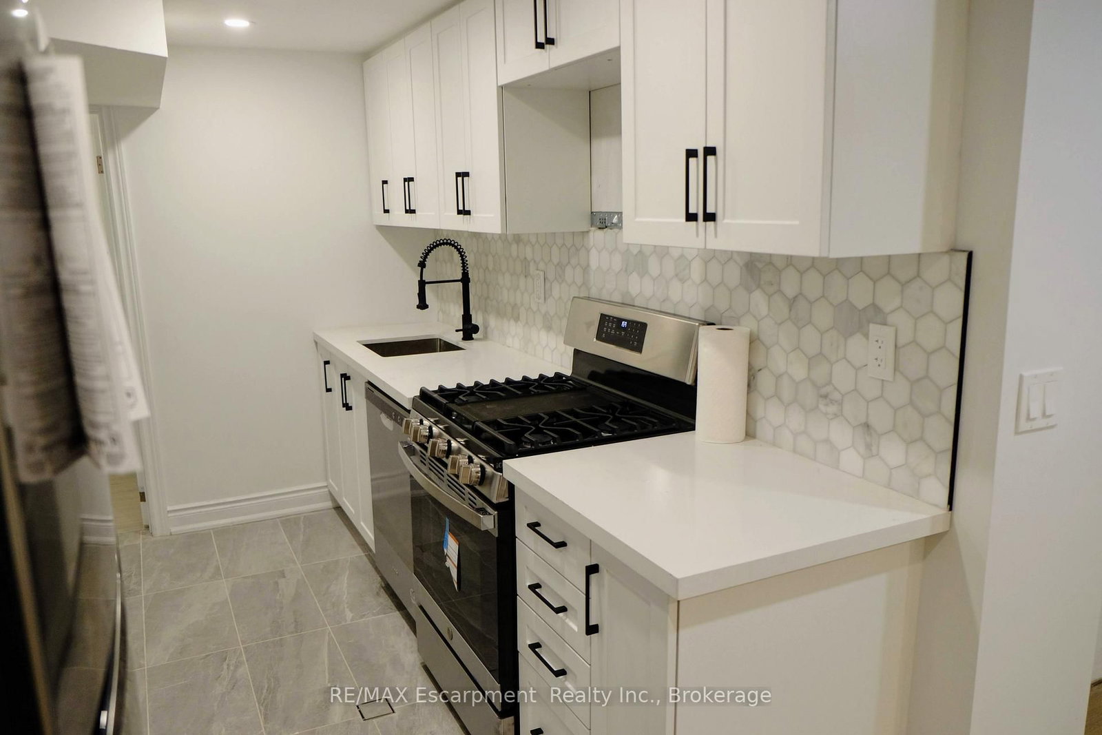 Lower-118 Sackville Street, Toronto, ON, photo 2