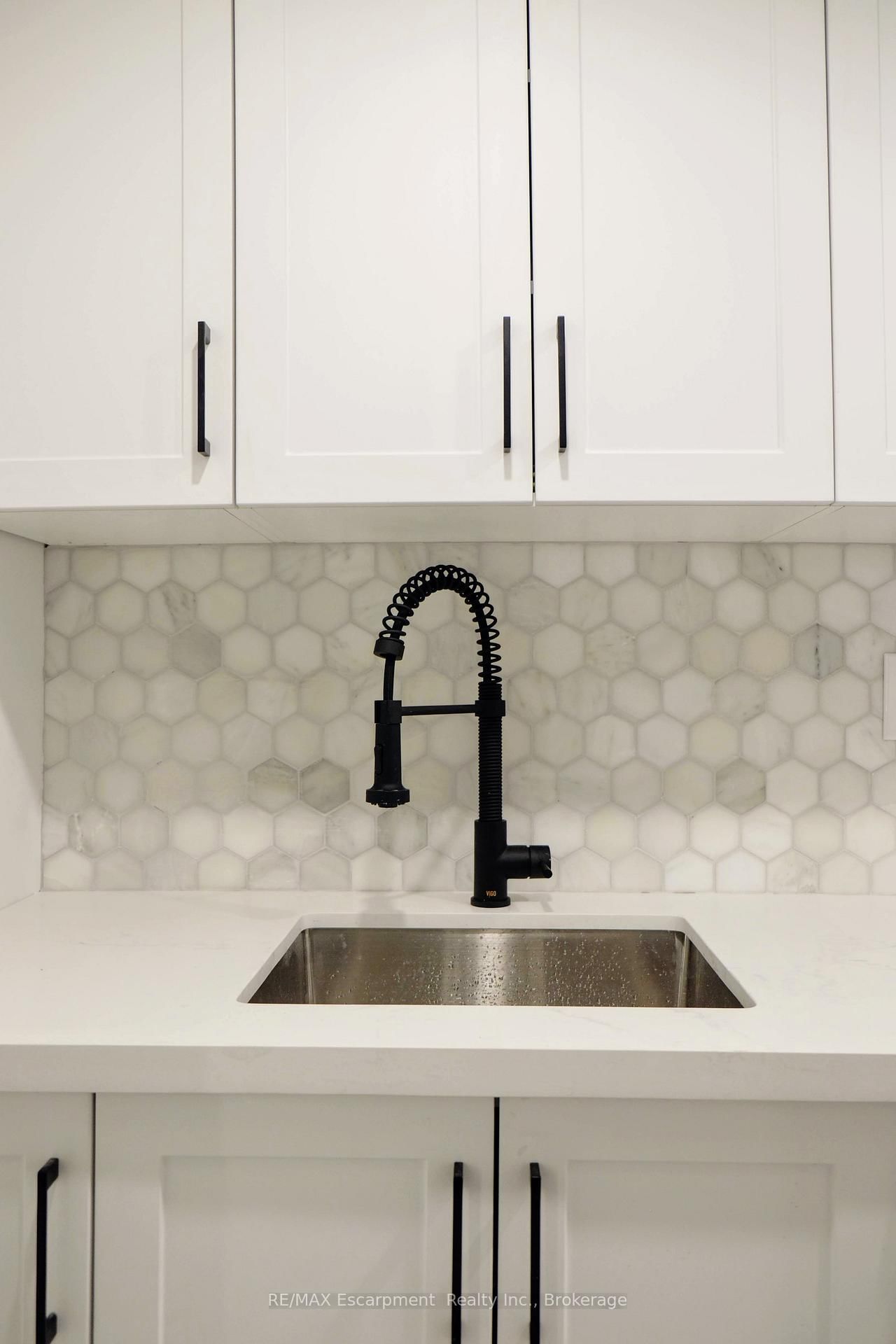 Lower-118 Sackville Street, Toronto, ON, photo 3