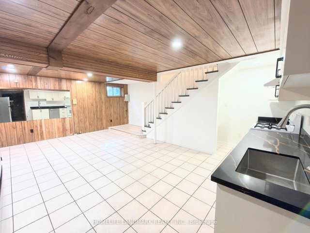 100 Kingslake Road