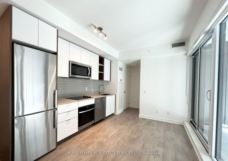 home for lease on 425-543 Richmond Street W