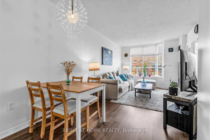 804 - 284 Bloor Street W