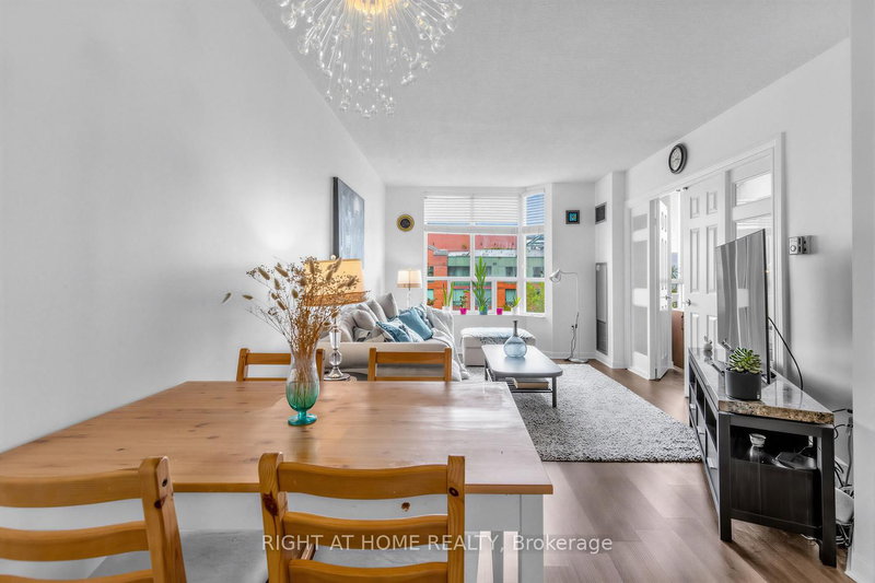 804 - 284 Bloor Street W