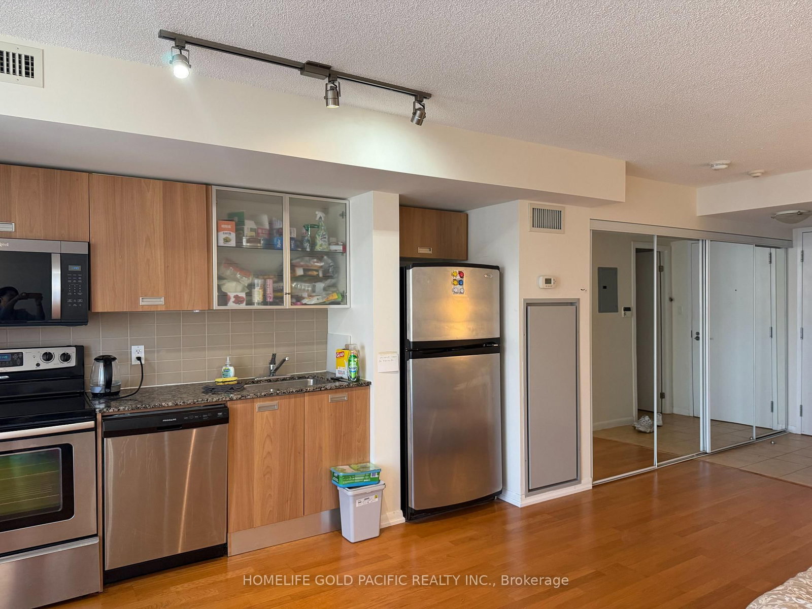 37 Grosvenor Street, Unit 1205 - Photo 4