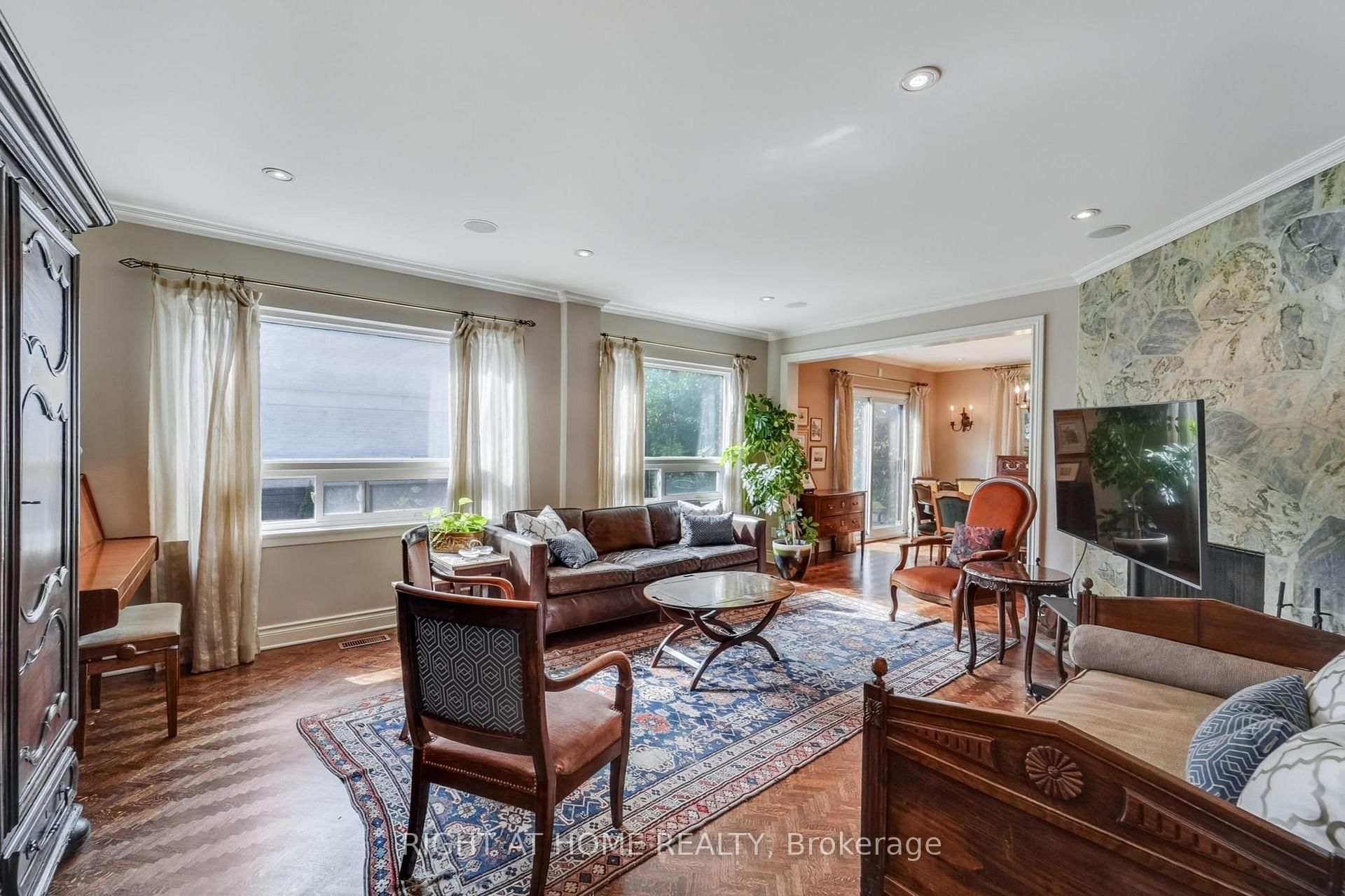 25 Clarendon Avenue