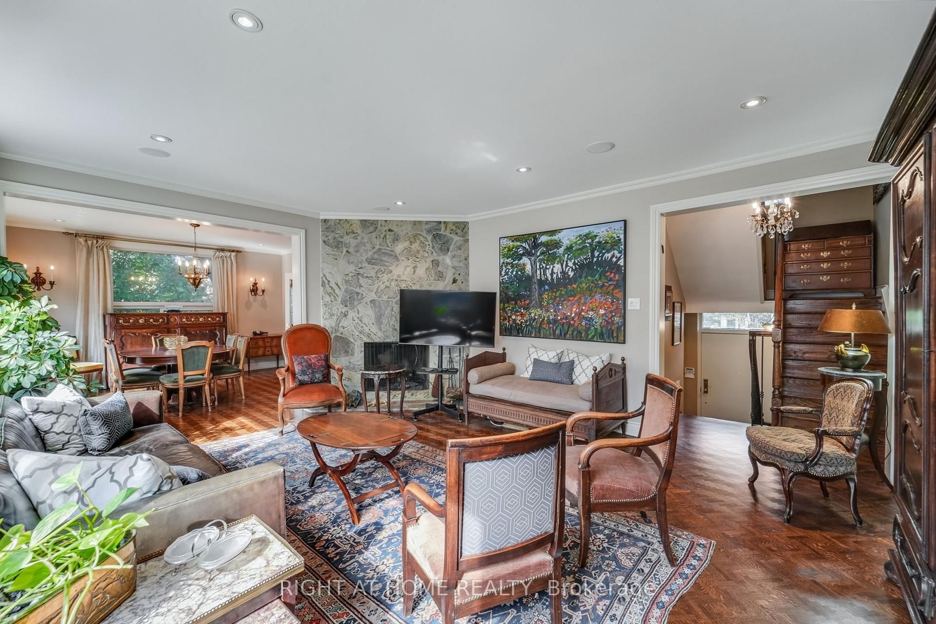 25 Clarendon Avenue
