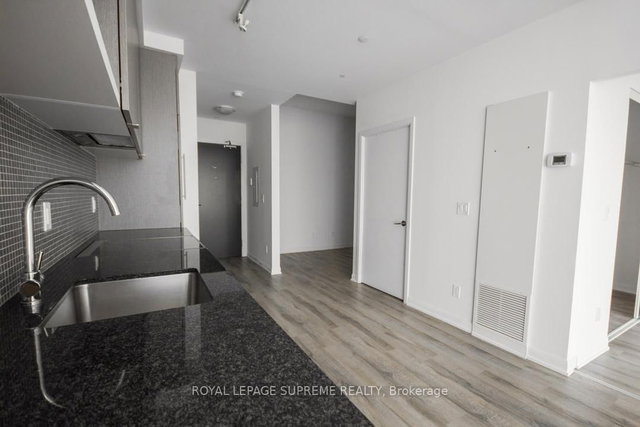1406 - 435 Richmond Street W