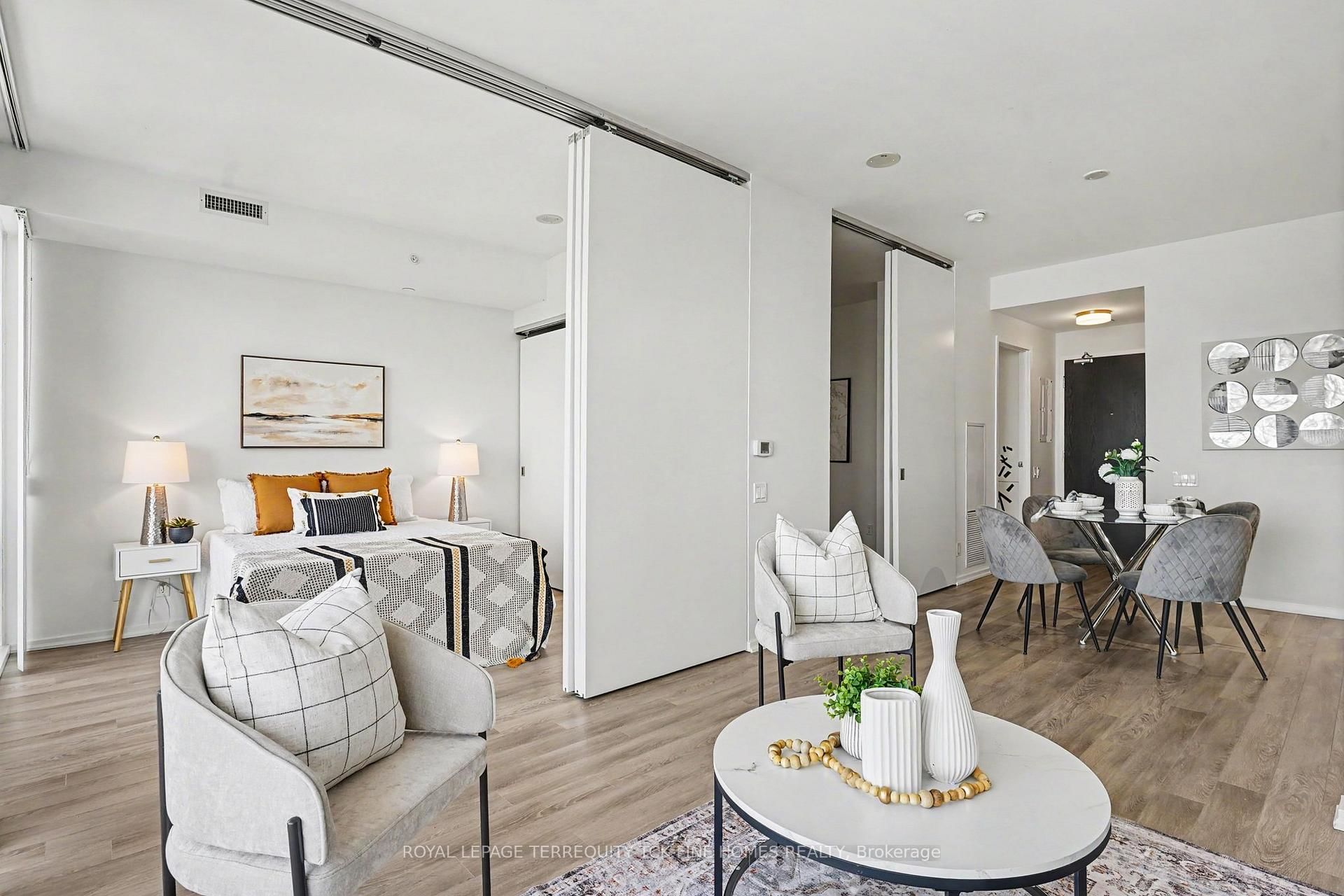 125 Peter Street, Unit 2703