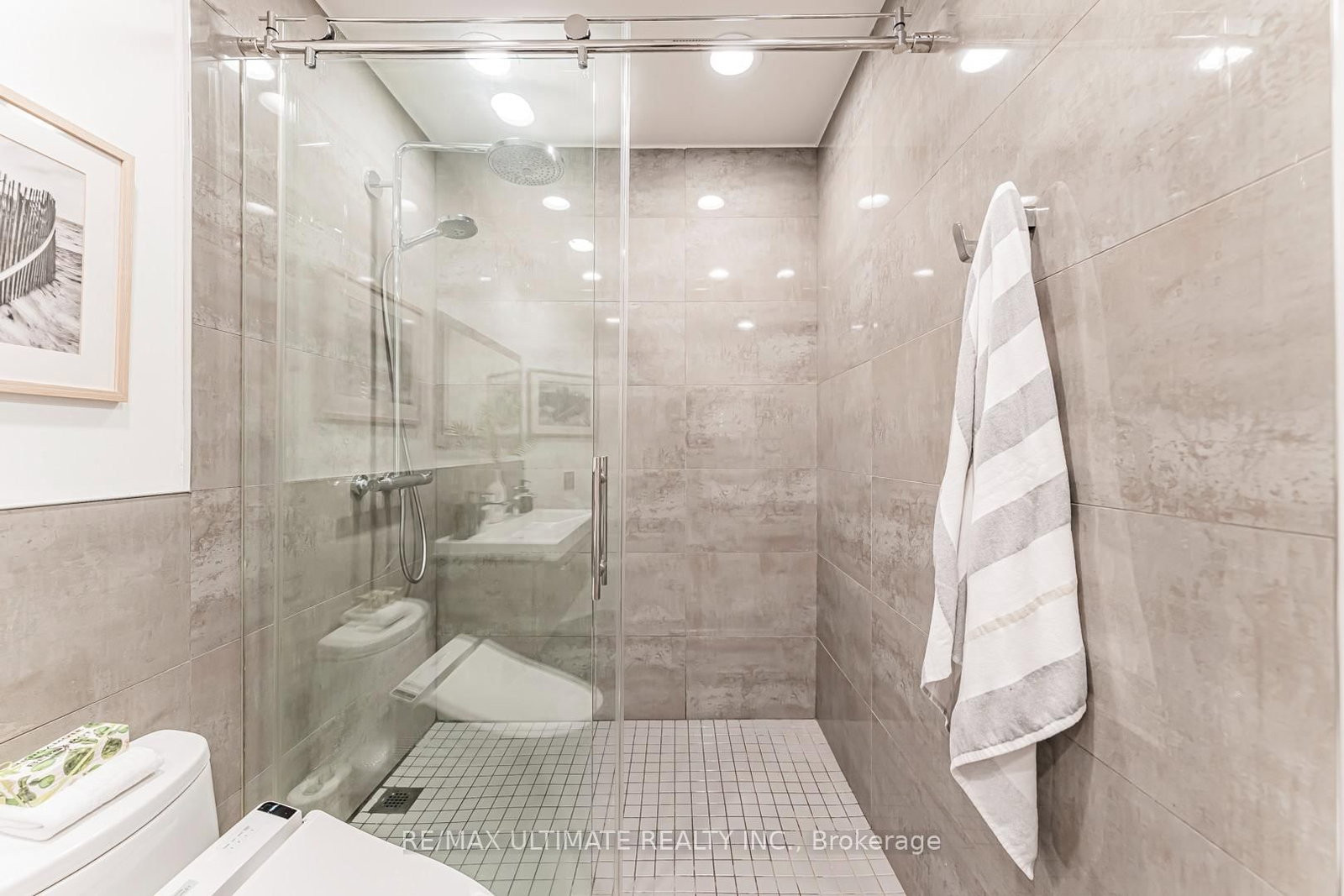 10 W Queens Quay • #2206 • Toronto, ON photo 26