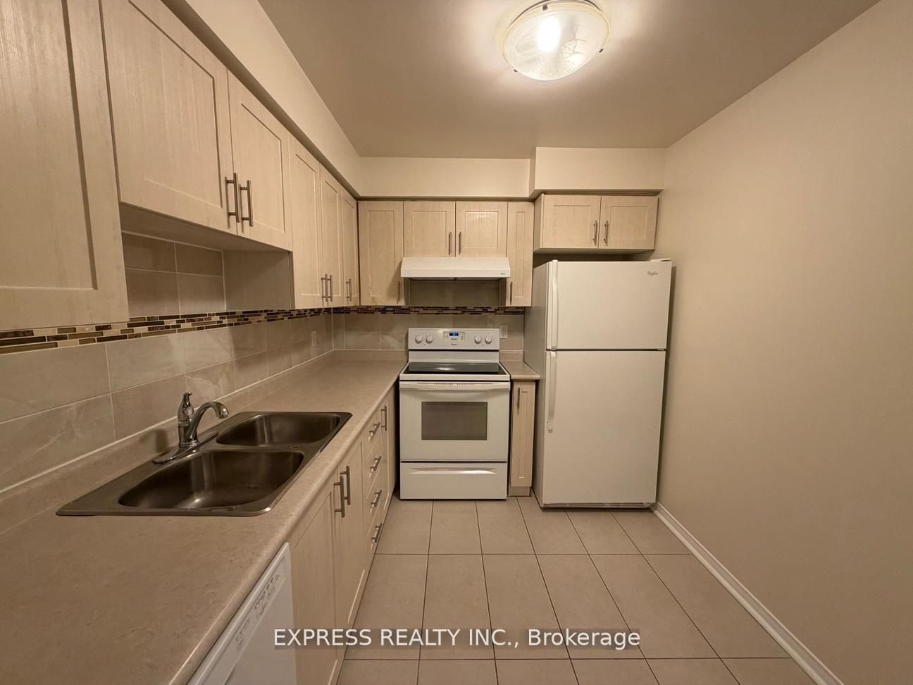809-29 Pemberton Avenue, Toronto, ON, photo 2