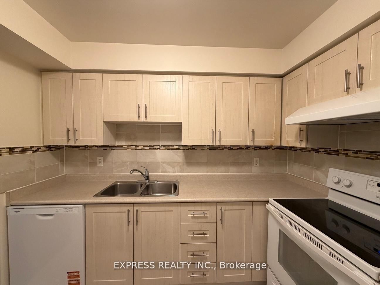 809-29 Pemberton Avenue, Toronto, ON, photo 3