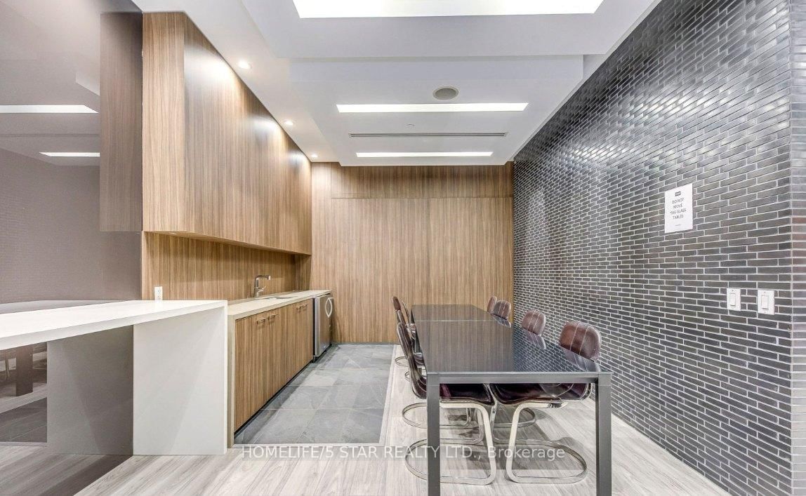 1030 W KING Street • #319 • Toronto, ON photo 21