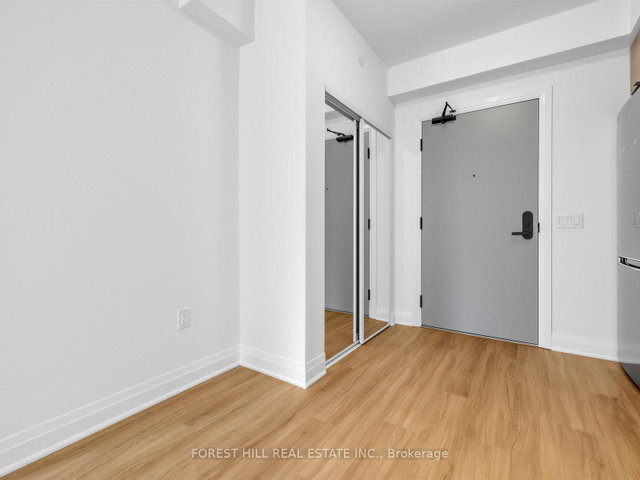 403 - 700 Sheppard Avenue W