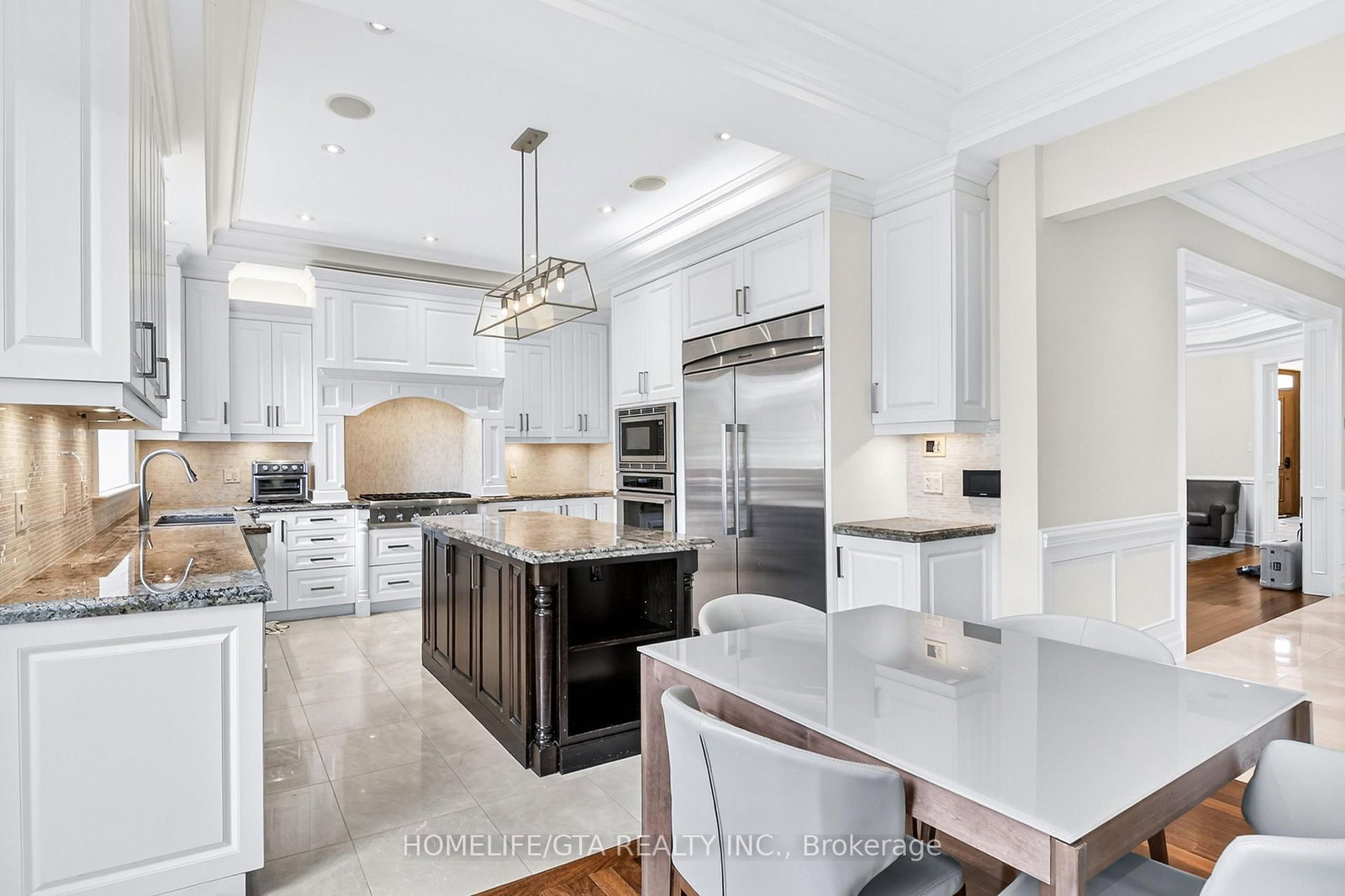 674 Bedford Park Avenue • Toronto, ON photo 7