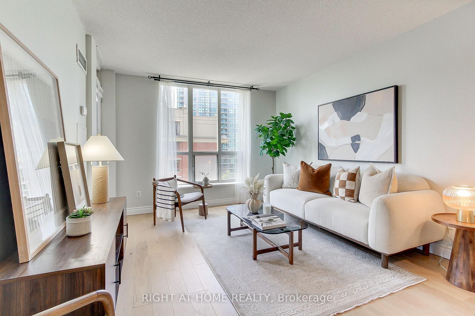 55 Harrison Garden Boulevard, Unit 907