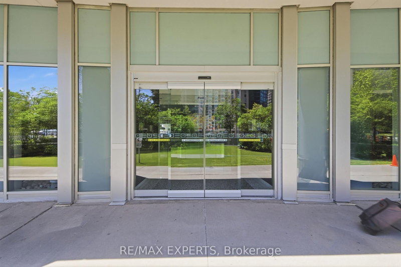 2211 - 208 Queens Quay W