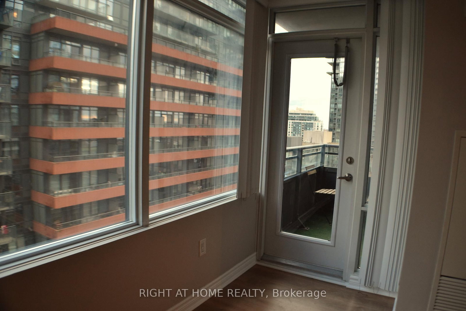 25 Telegram Mews, Unit 1005 - Photo 11