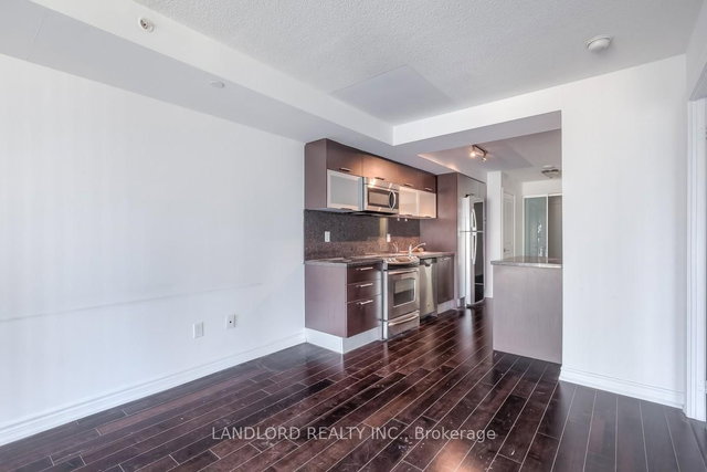 1816 - 386 Yonge Street