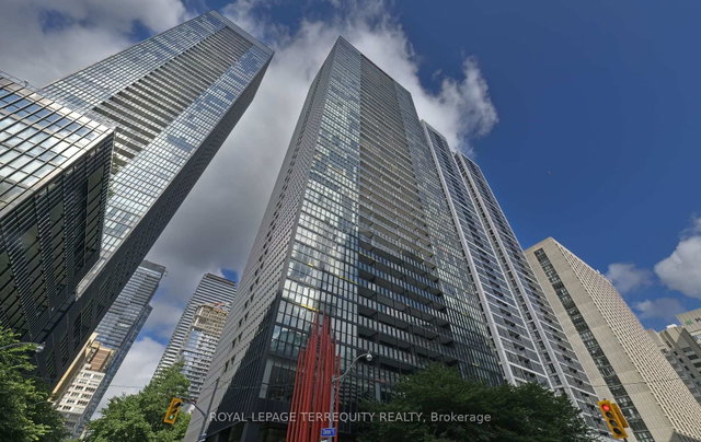 2710 - 110 Charles Street E