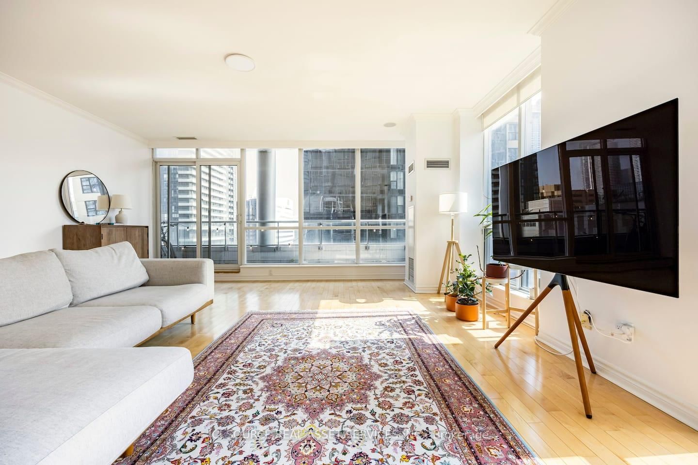 250 Wellington Street W, Unit PH40