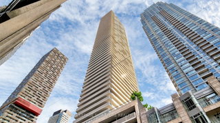 1011 - 2221 Yonge Street