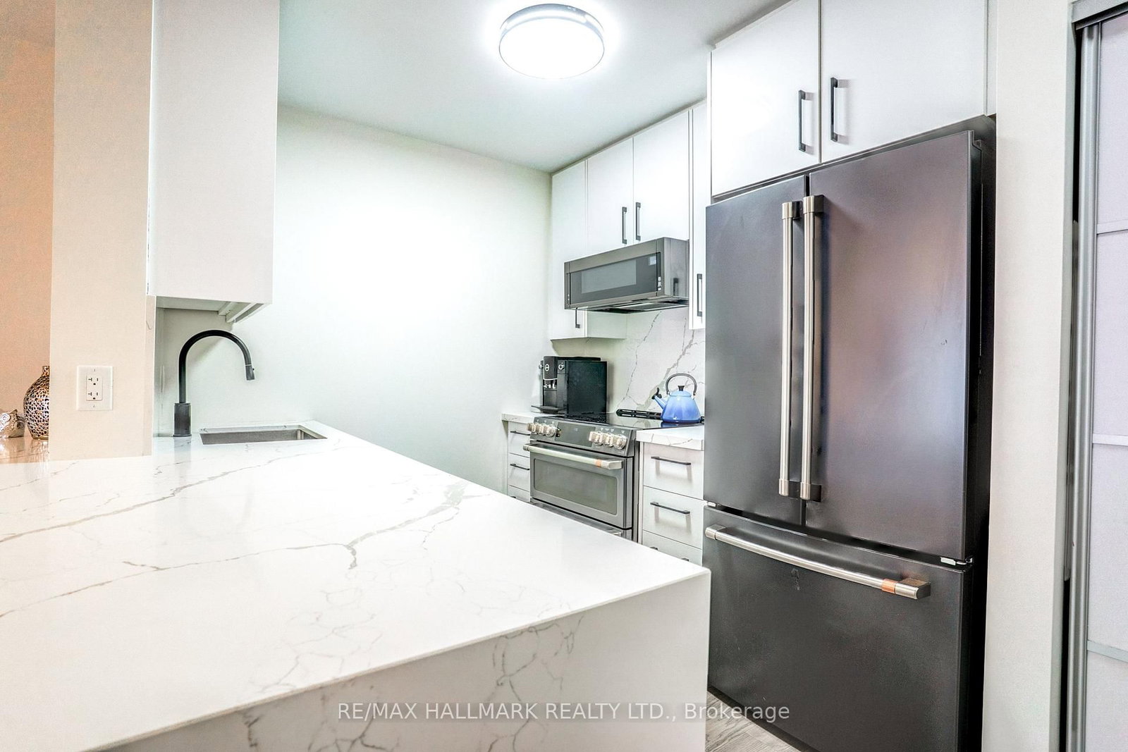 35 Saranac Boulevard • #630 • Toronto, ON photo 8