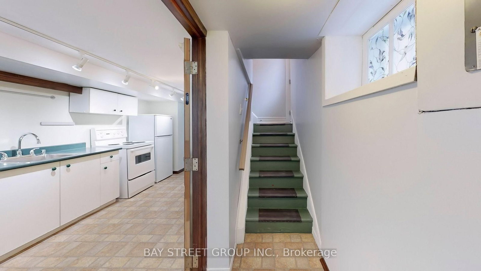 Basement - 390 Roehampton Avenue, Toronto 4
