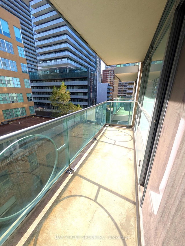 505 - 212 Eglinton Avenue E