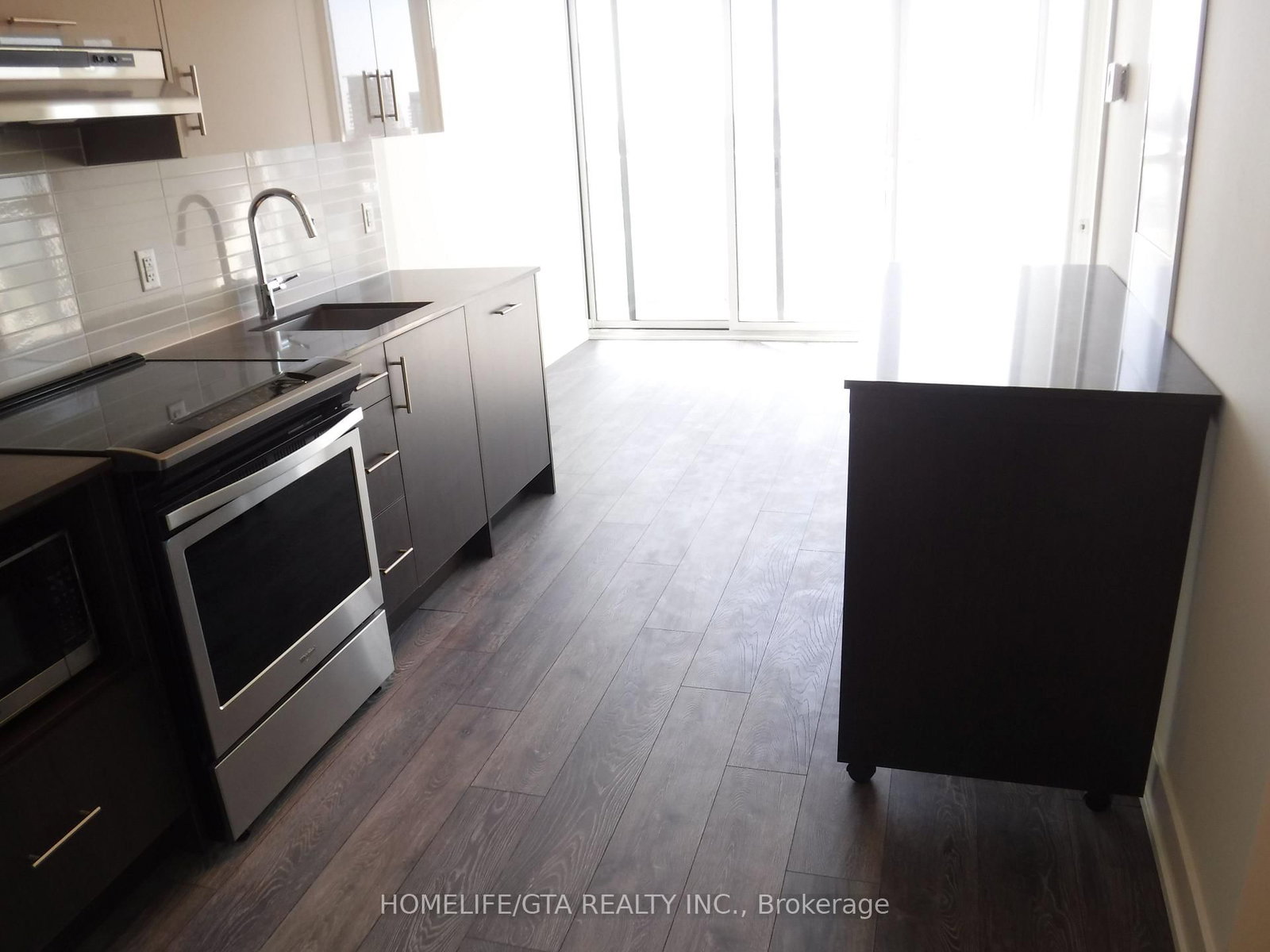 180 Fairview Mall Drive, Unit 2001 - Photo 2