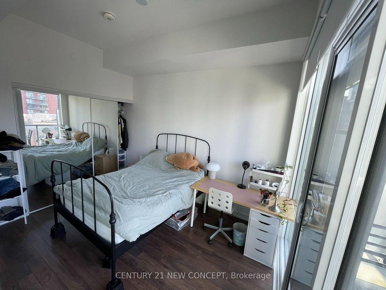 158 Front Street E • #1009 • Toronto, ON photo 18