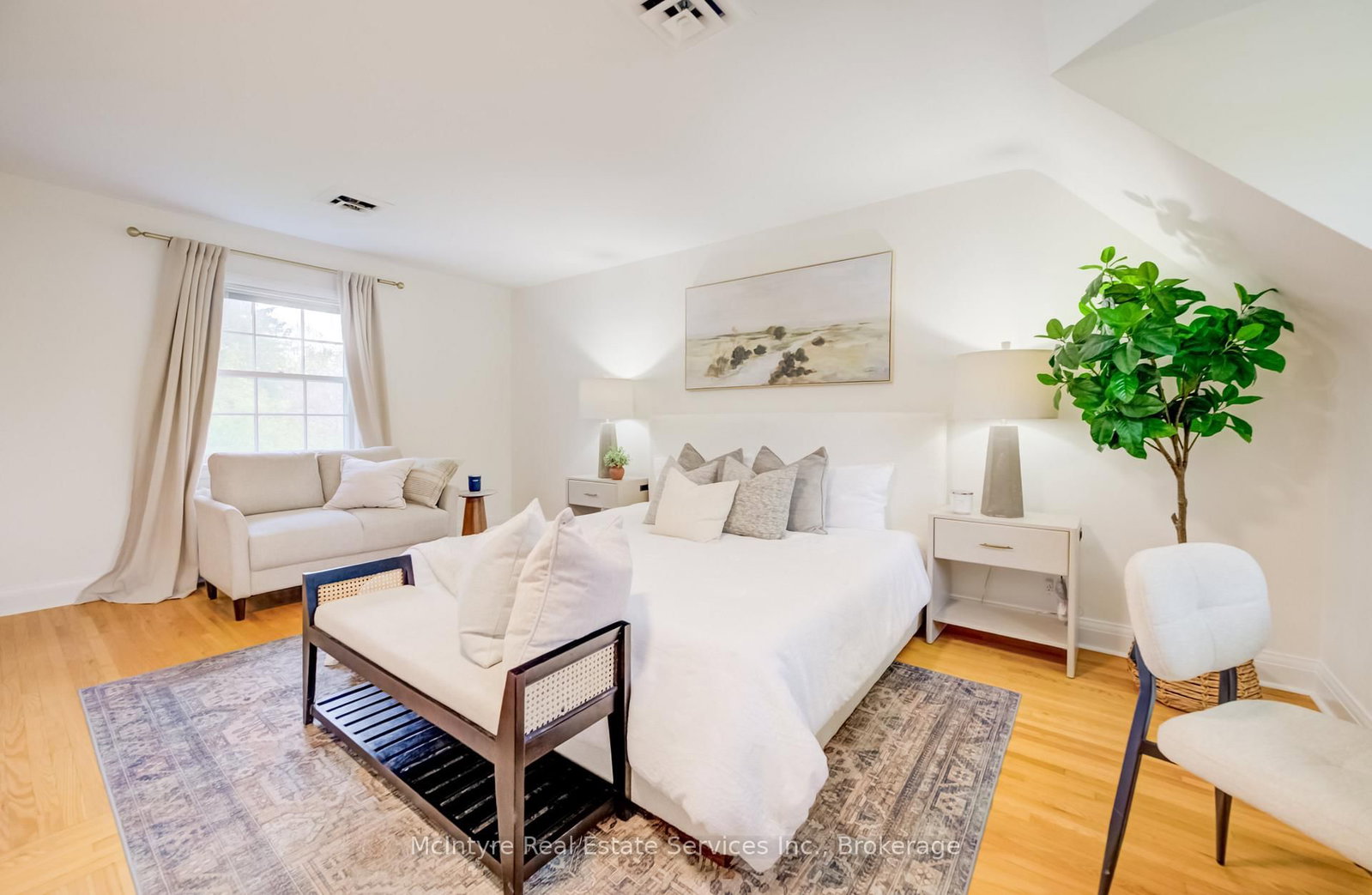 560 Blythwood Road • Toronto, ON photo 17