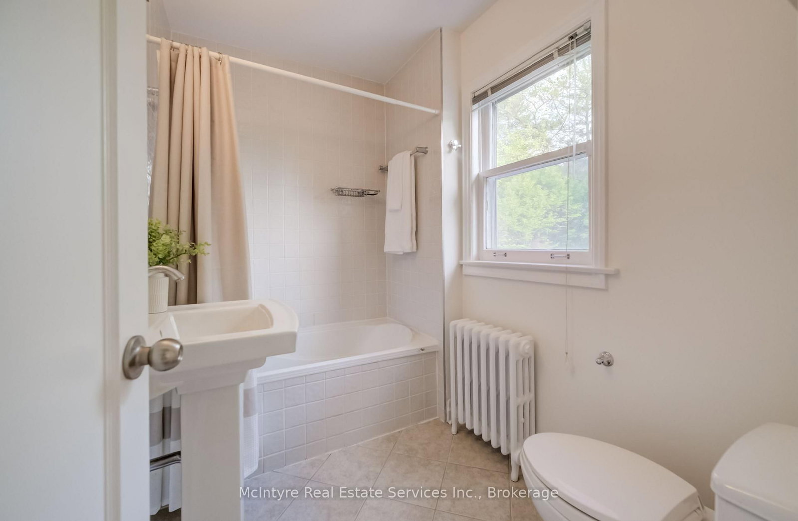 560 Blythwood Road • Toronto, ON photo 20