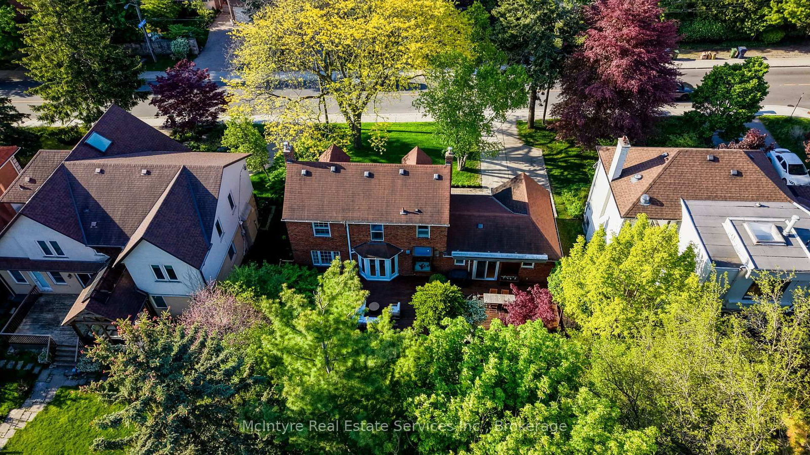 560 Blythwood Road • Toronto, ON photo 3