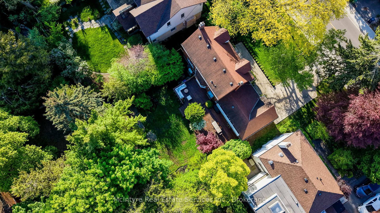 560 Blythwood Road • Toronto, ON photo 38