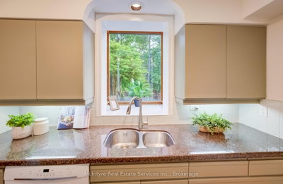 560 Blythwood Road • Toronto, ON photo 9