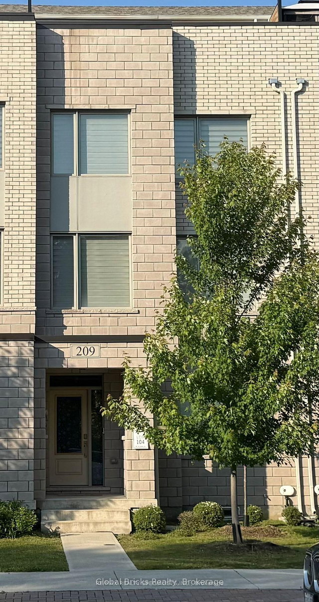 209 The Donway East