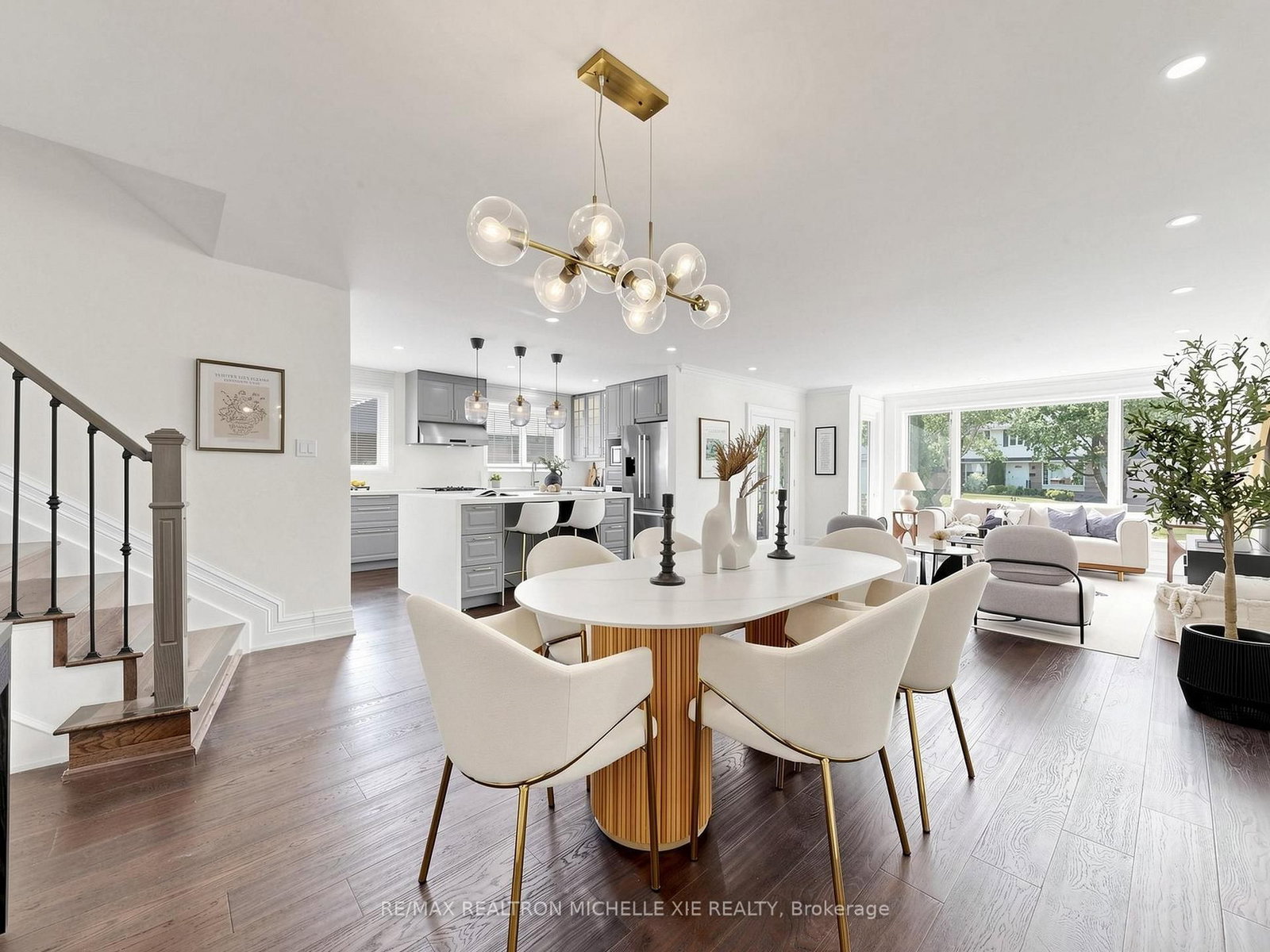 Property at 8 Meadowglade