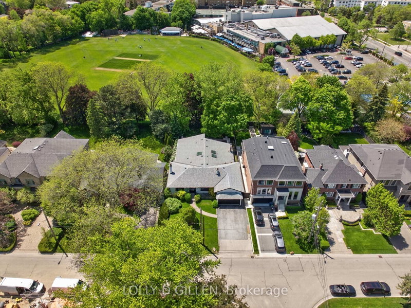 24 Saunders St, Toronto, Ontario
