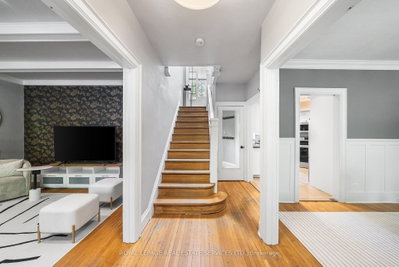 202 Dinnick Crescent — photo 3