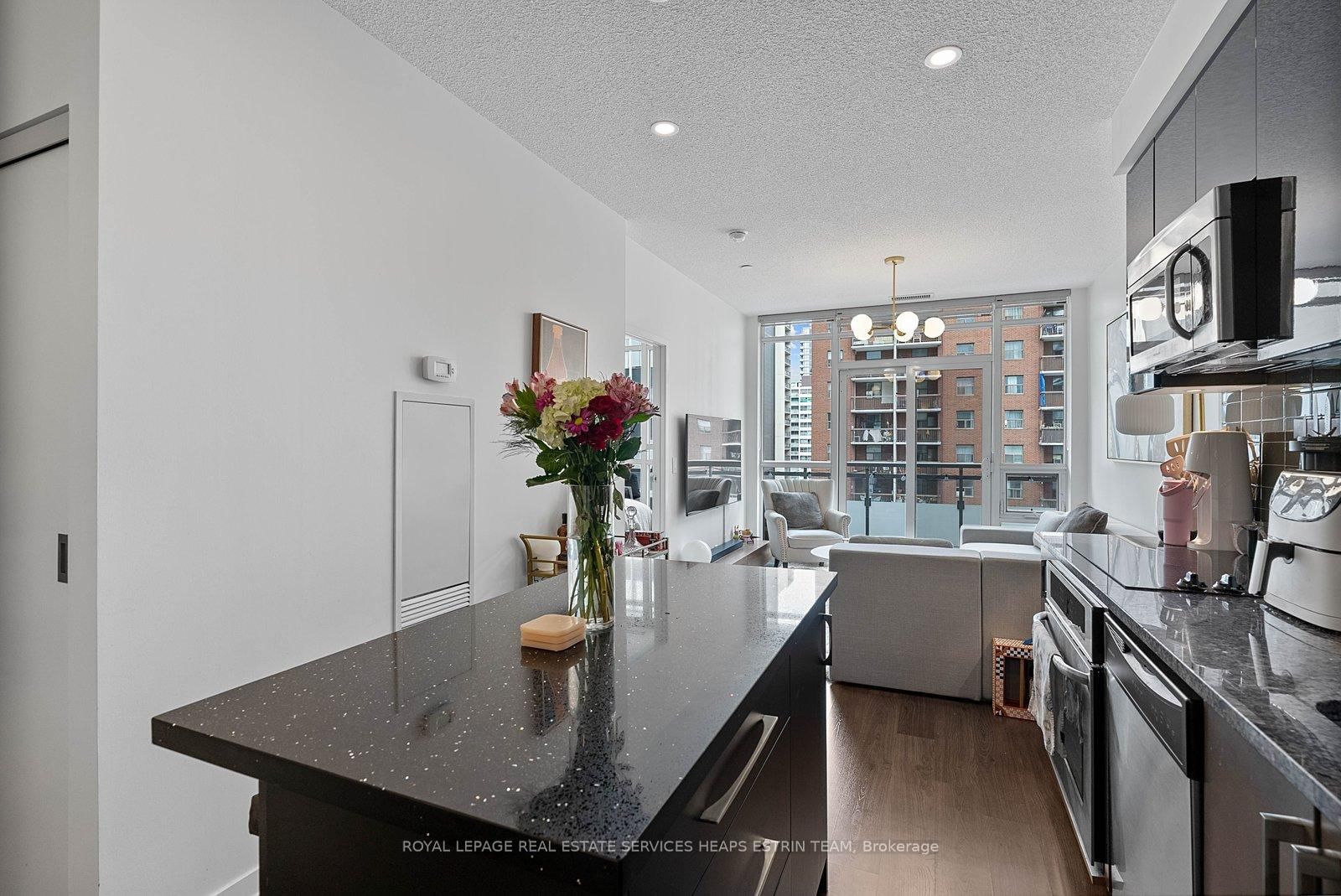 98 Lillian Street • #613 • Toronto, ON photo 10