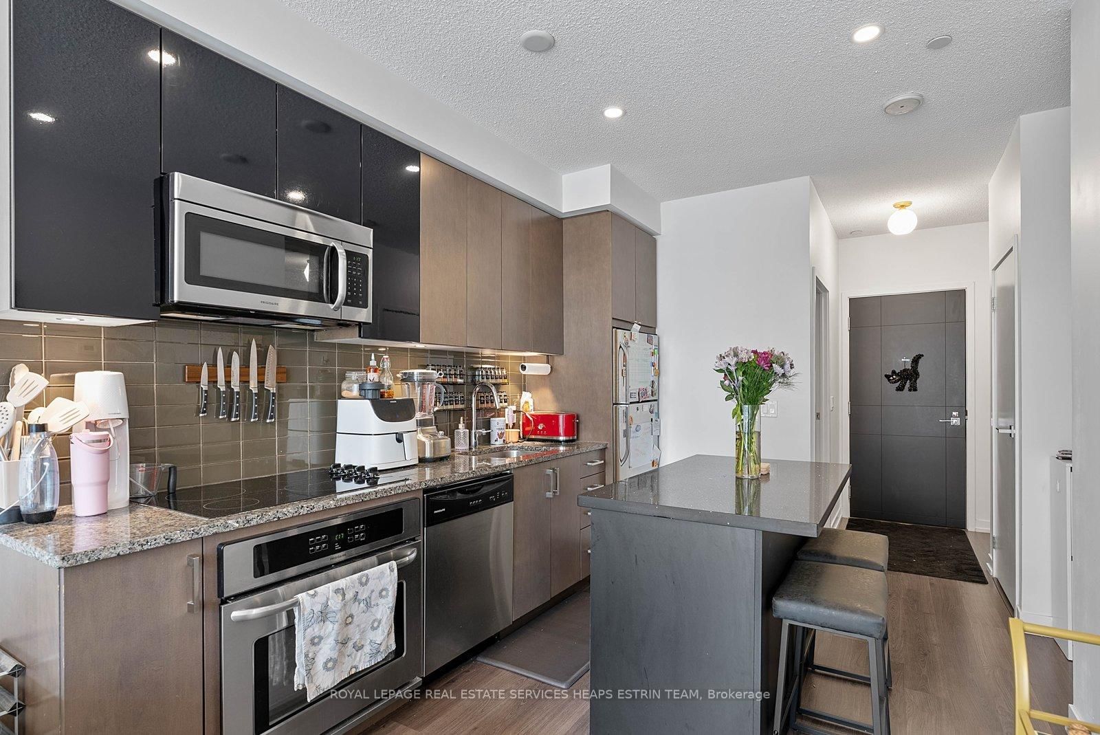 98 Lillian Street • #613 • Toronto, ON photo 12