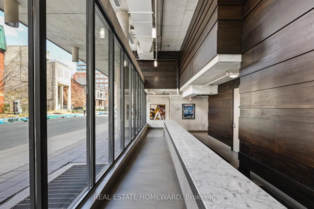 704 - 533 Richmond Street W W