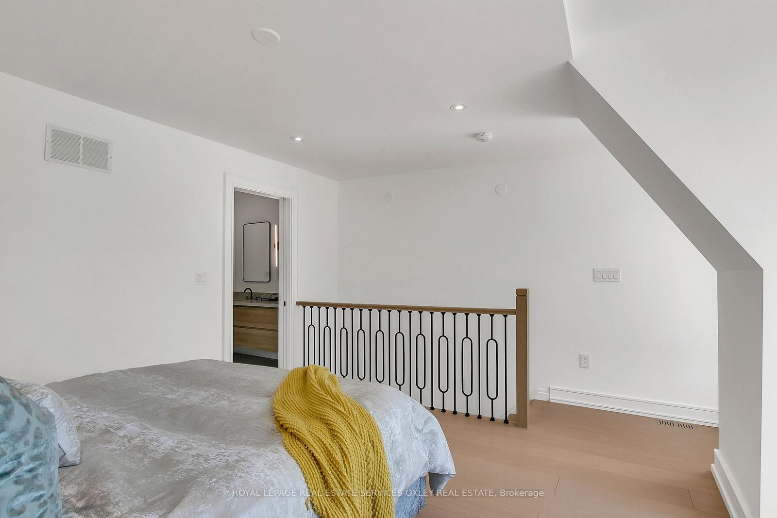 195 Albany Avenue • Toronto, ON photo 19