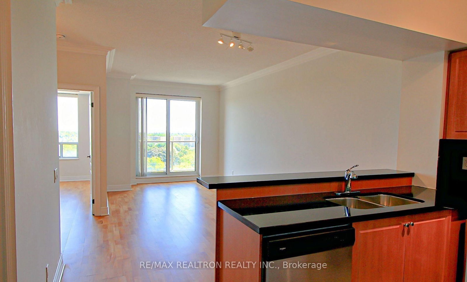 808-1 Clairtrell Road, Toronto, ON, photo 2