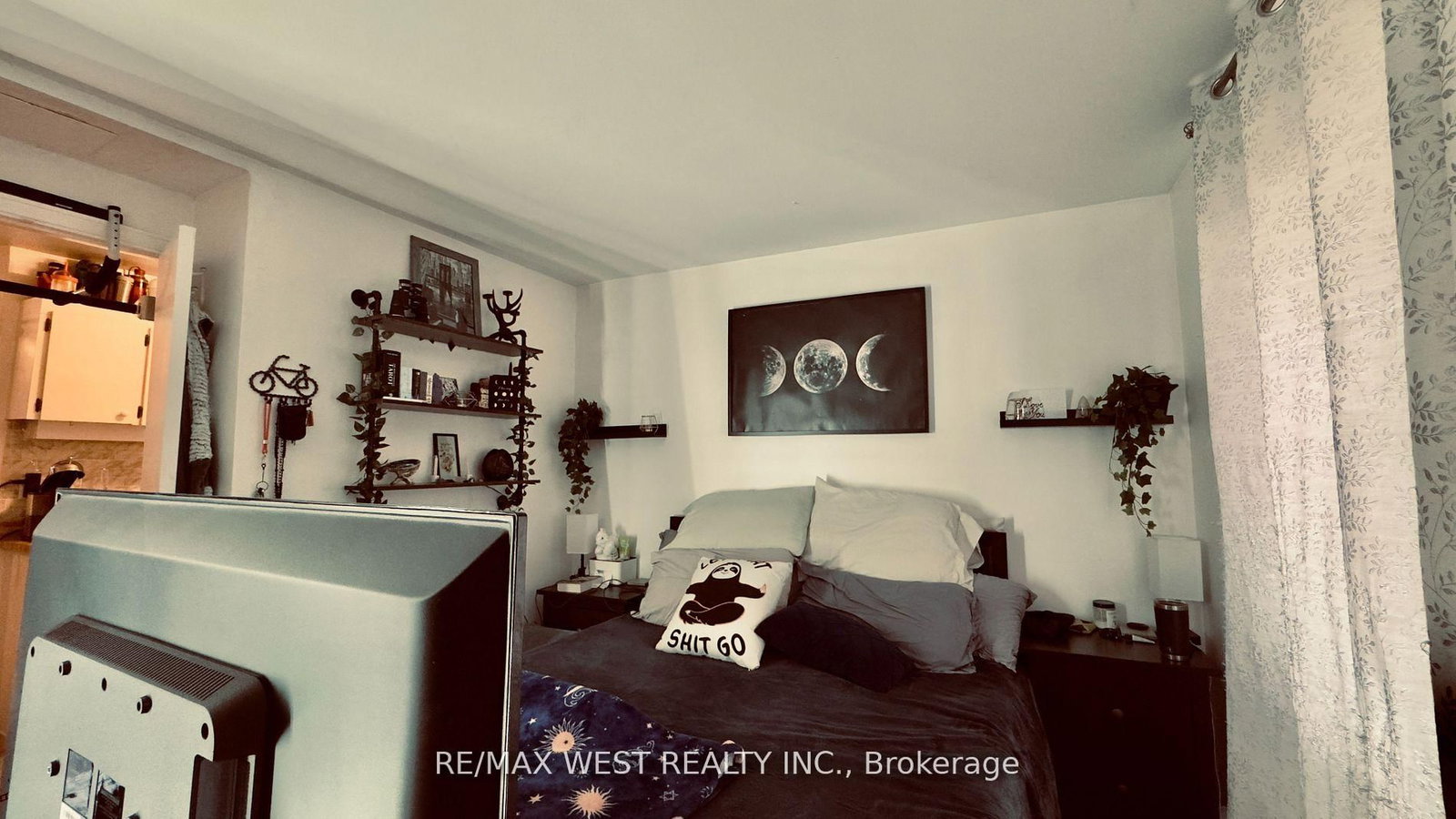 1061 Bathurst Street • Toronto, ON photo 11