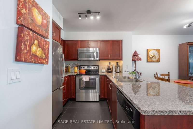 3712 - 19 Grand Trunk Crescent