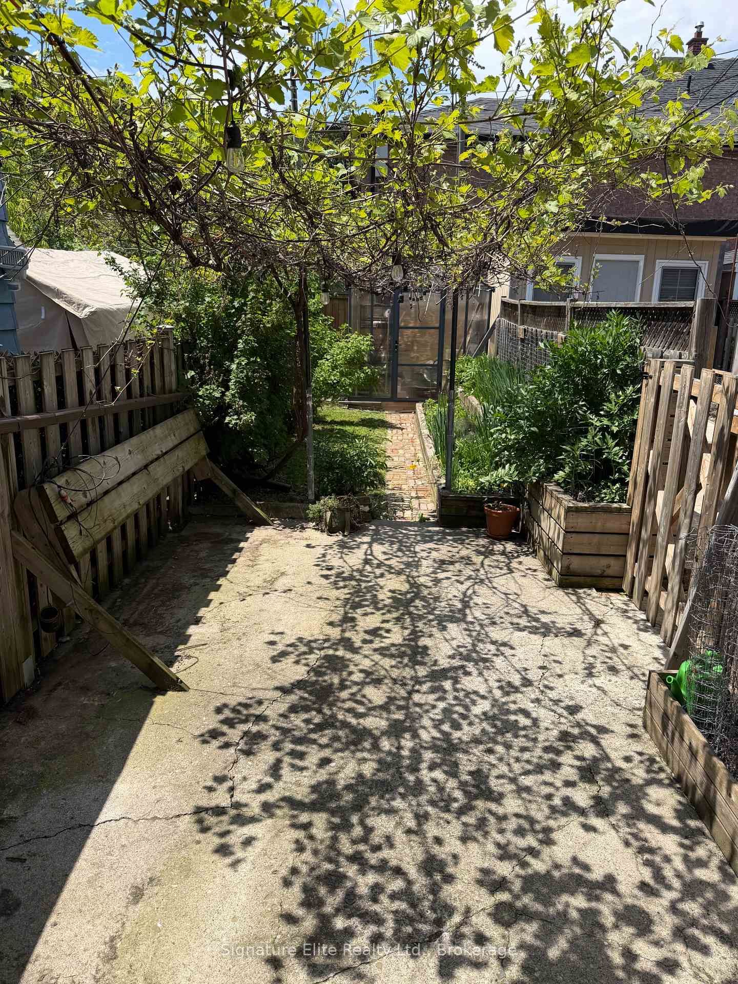 364 Winona Drive • Toronto, ON photo 14