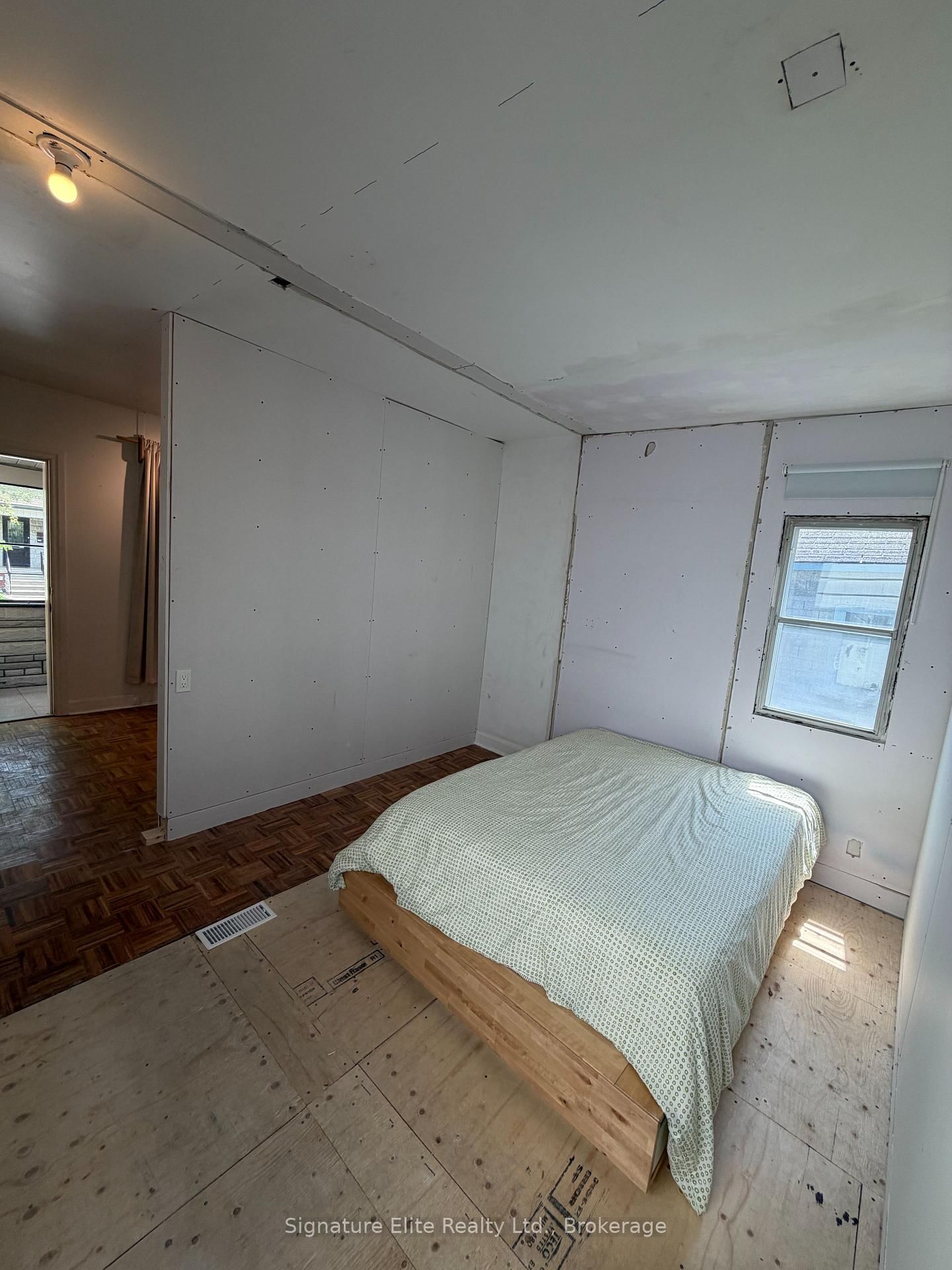 364 Winona Drive • Toronto, ON photo 19