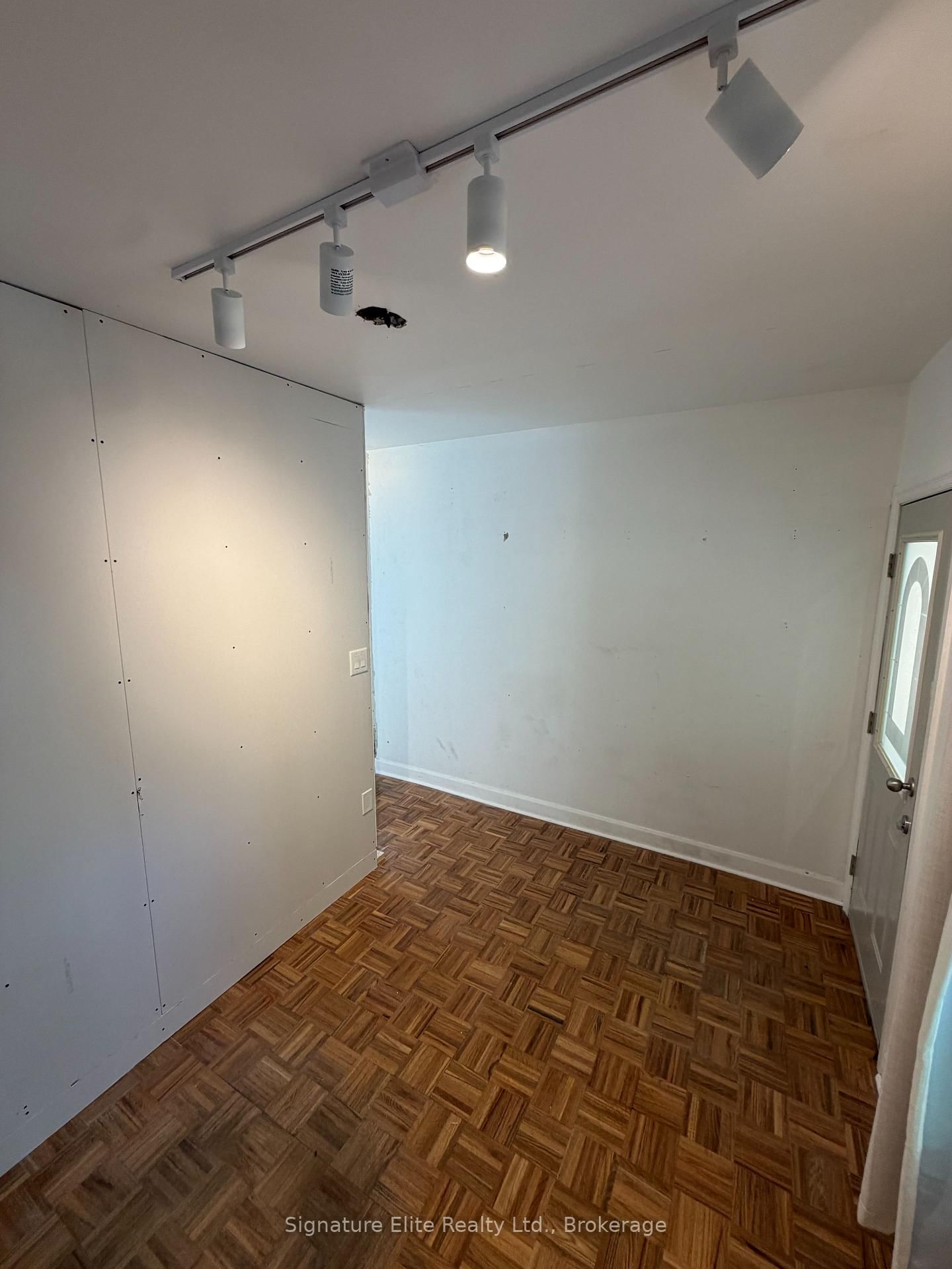364 Winona Drive • Toronto, ON photo 6