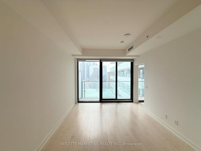 3607 - 20 Lombard Street